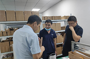 EMI標(biāo)準(zhǔn)彈片訂購商前來我司參觀--易密斯專業(yè)生產(chǎn)